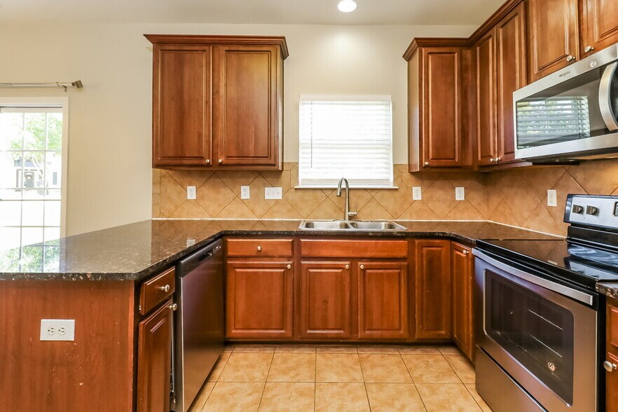 Building Photo - 3012 Clover Rd NW