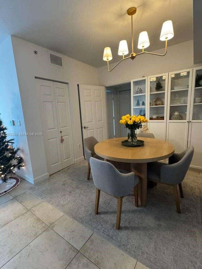 Building Photo - 1723 SW 2nd Ave