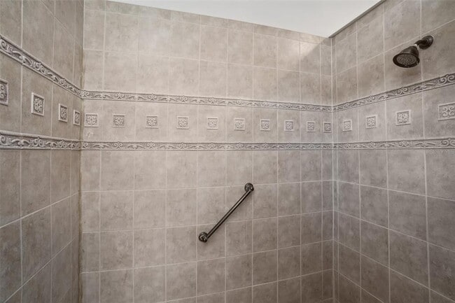 Building Photo - 127 Silver Falls Dr