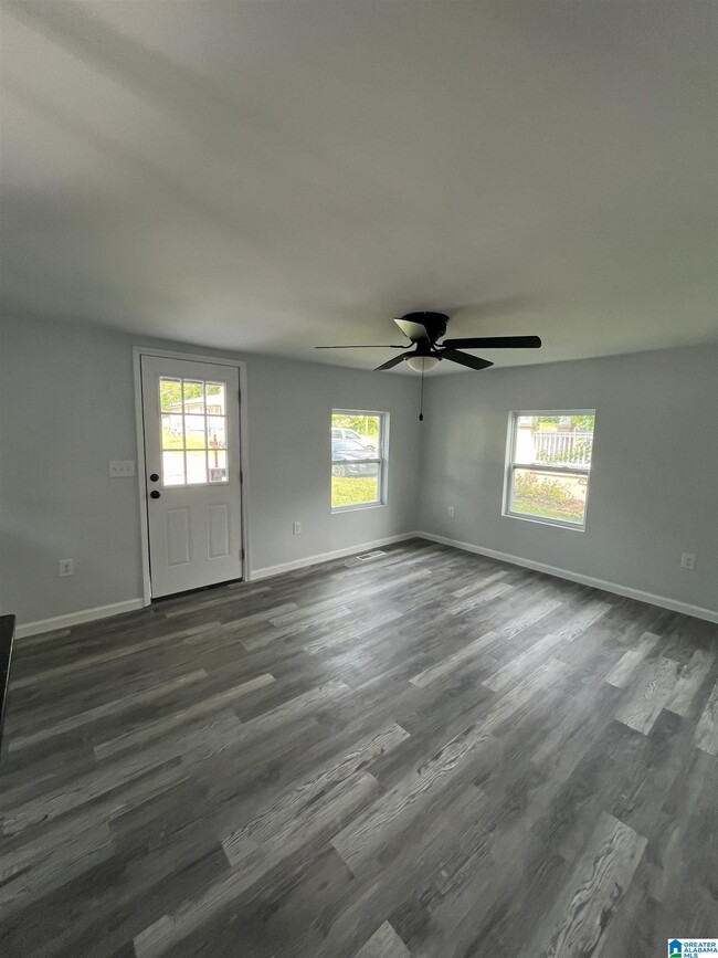 Building Photo - 8417 Thomas Ave