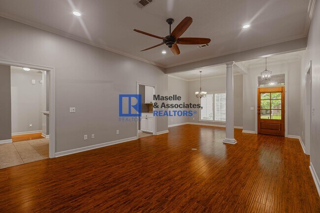 Building Photo - 3 Bed/2 Bath Home in Bruenburg in Clinton
