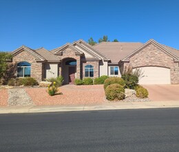 Building Photo - Minimally Furnished home in Little Valley!