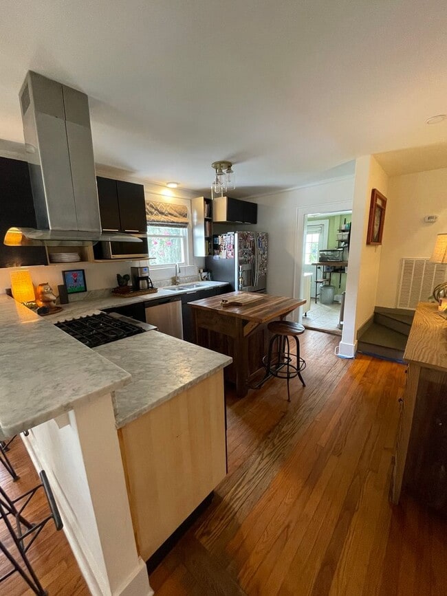 Building Photo - Charming Three Bedroom Home in the Heart of West Ashely