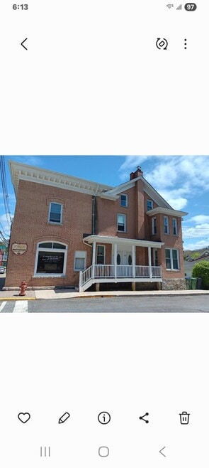 Building Photo - 9 Main St