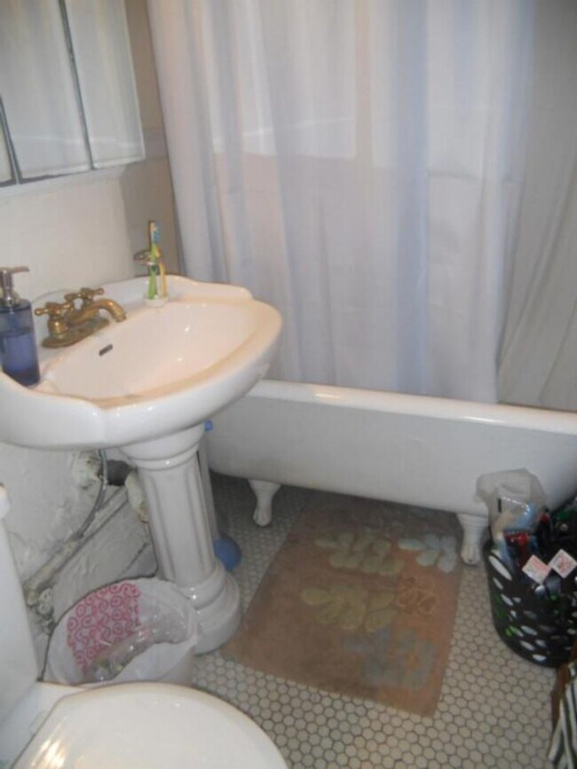 Building Photo - HOT ALLSTON LISTING!!!!