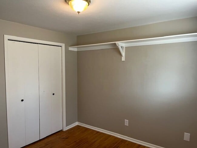 Building Photo - Lovely 5-bedroom, 2-1/2 bath home.  Centrally-located in Longmont with convenient access to shopp...