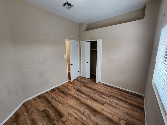 Building Photo - 3362 Highridge St