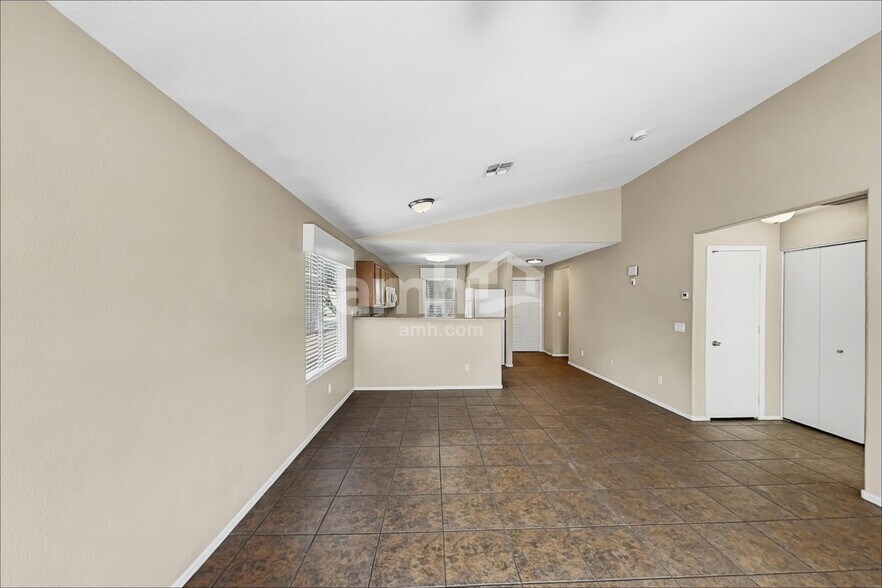 Building Photo - 16425 N 113th Dr