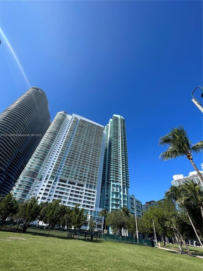 Building Photo - 1900 N Bayshore Dr