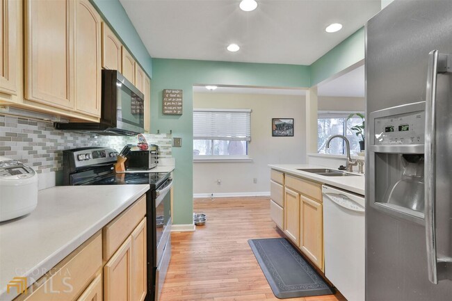 Building Photo - 13 Northlake Dr