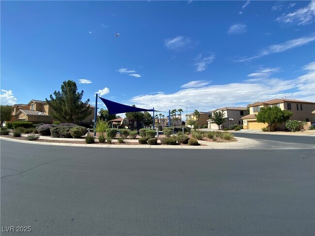 Building Photo - 744 Blue Barrel St