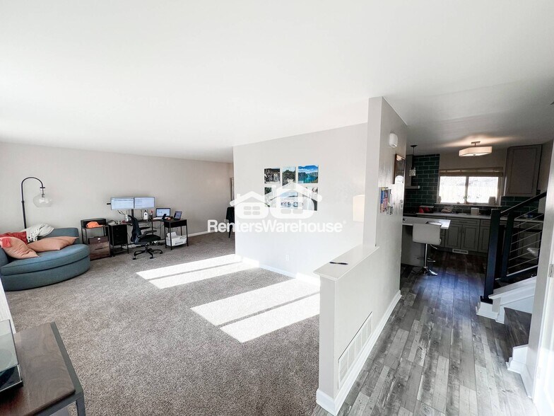 Building Photo - 13535 W Warren Cir