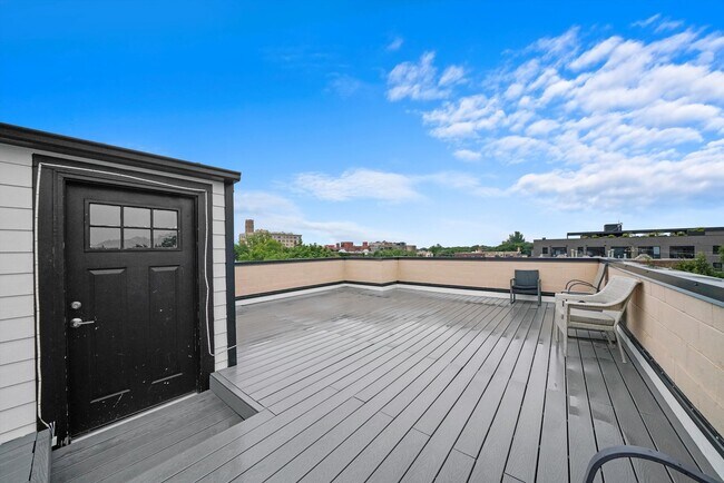 Building Photo - 3415 N Bosworth Ave