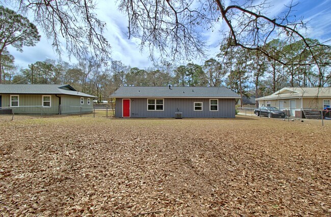 Building Photo - 740 Fleming Rd