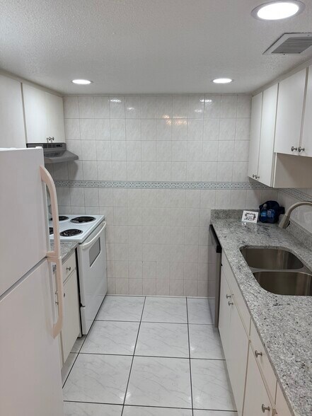 Building Photo - 4725 Christa Ct