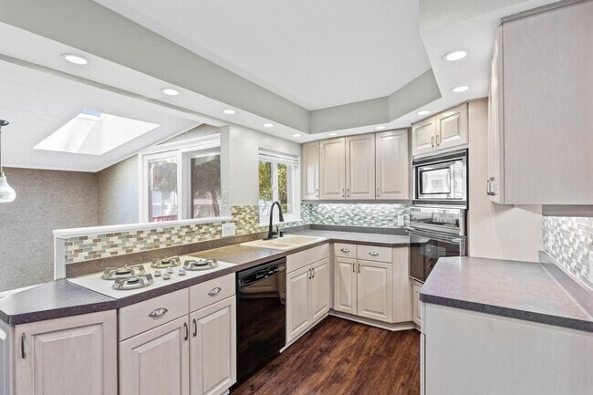 Building Photo - 130 Brooklawn Dr