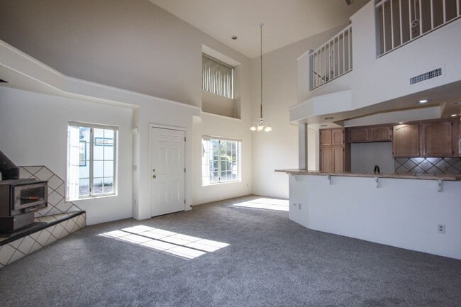 Building Photo - 3249 N Hedgewood Dr