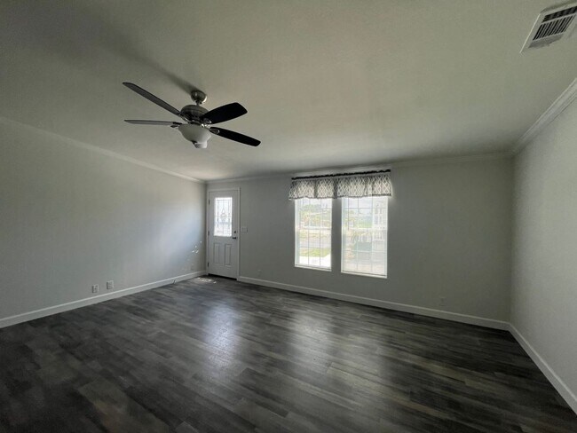 Building Photo - 173 Eland Dr