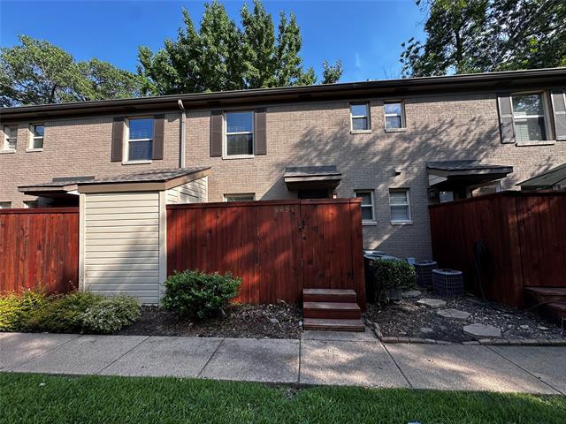 Building Photo - 6451 Oriole Dr