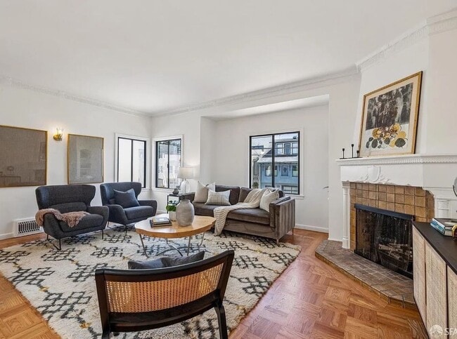 Building Photo - 845 44th Ave