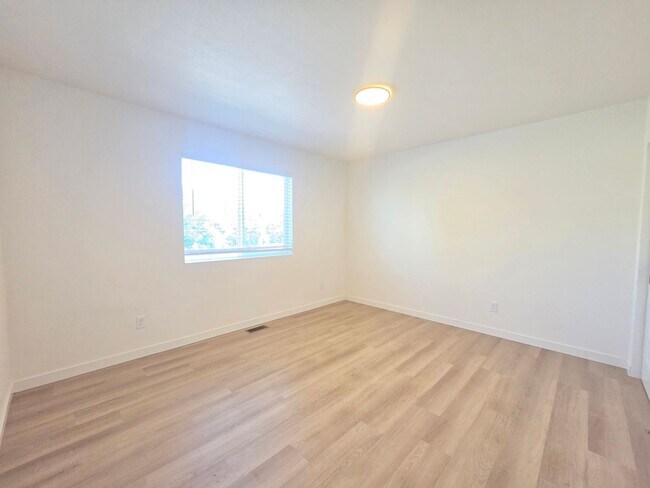 Building Photo - $2,500 - 4 Bed / 2.5 Stunning Home in Five Mile Prairie Neighborhood