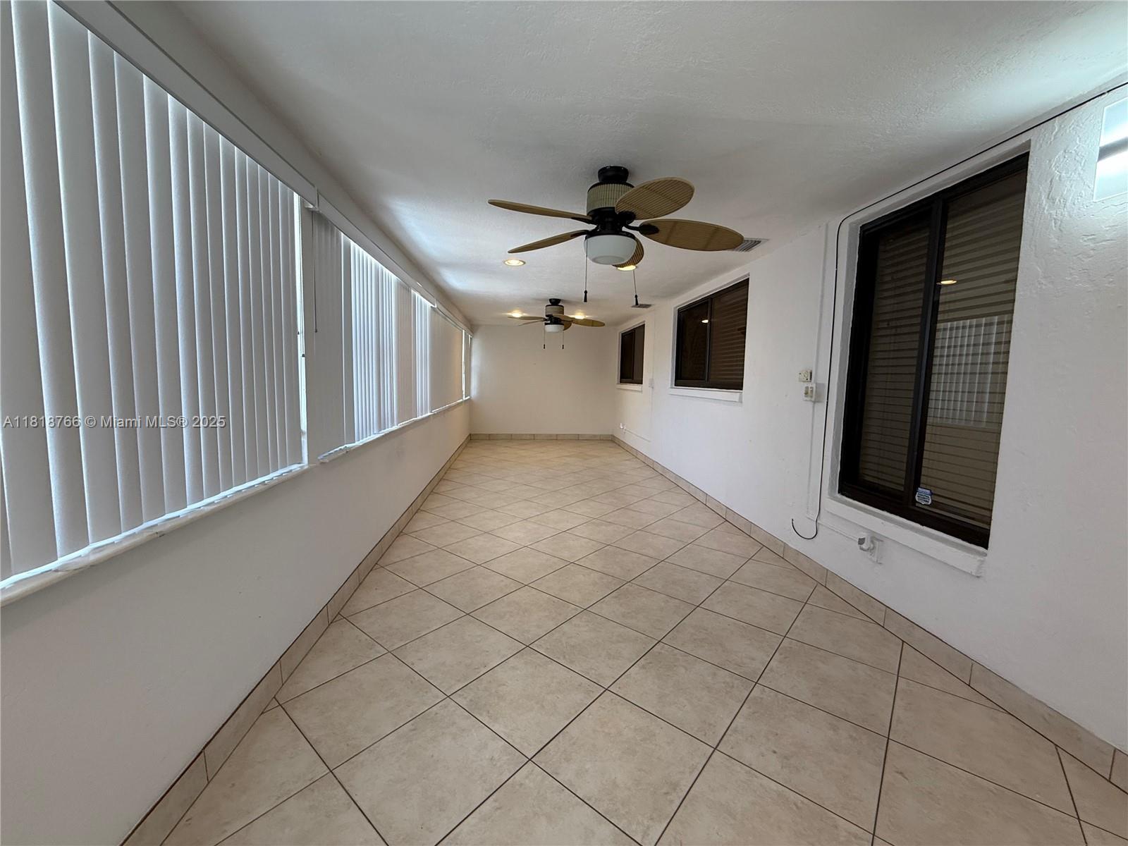 Building Photo - 1721 NE 48th Ct