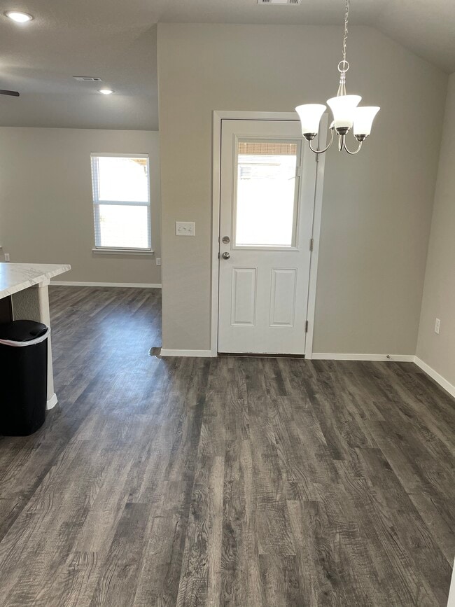 Building Photo - 6900 SW Whitmarsh Rd