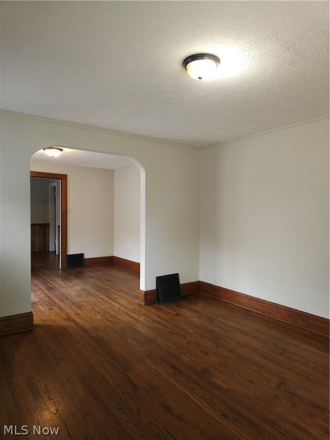 Building Photo - 578 Plum Ave