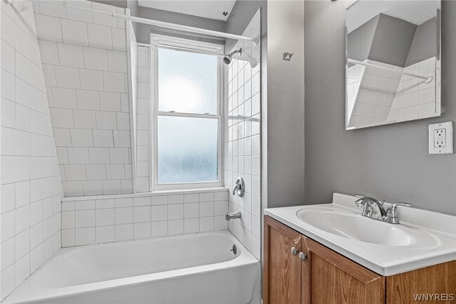 Building Photo - 2111 Seneca St