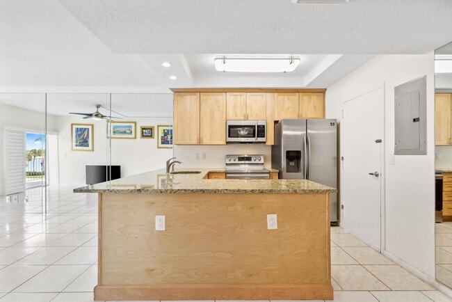 Building Photo - 3230 S Ocean Blvd