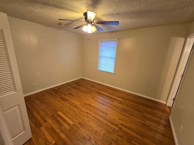 Building Photo - 3 BR House in S. Chesterfield - Available Now!