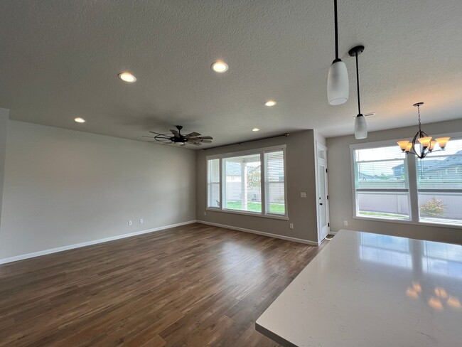 Building Photo - Newer Construction Home in Mae Valley!