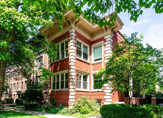 Primary Photo - 5121 S Ellis Ave