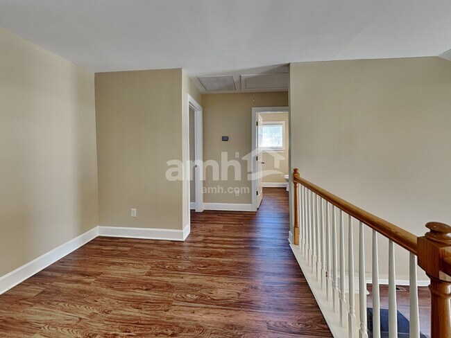 Building Photo - 116 Lake Point Ct