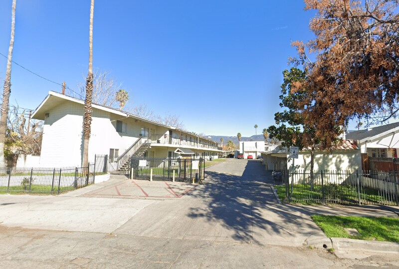 Primary Photo - 280 W 8th St