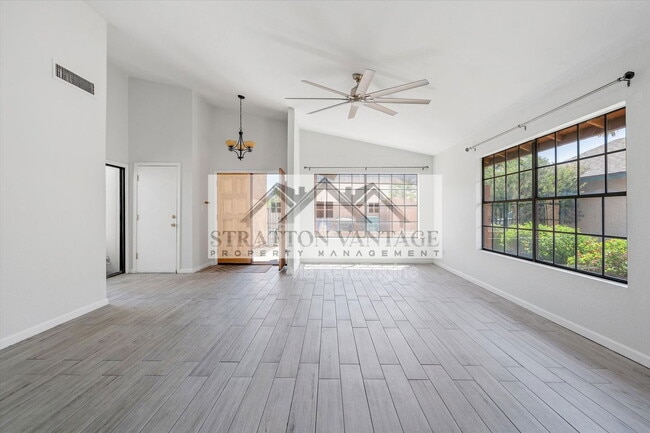 Building Photo - 2142 S Las Palmas