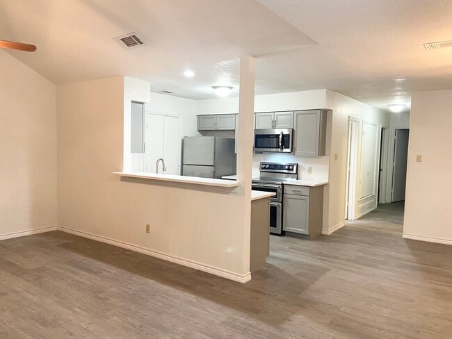 Building Photo - 2121 Stone Moss Ln