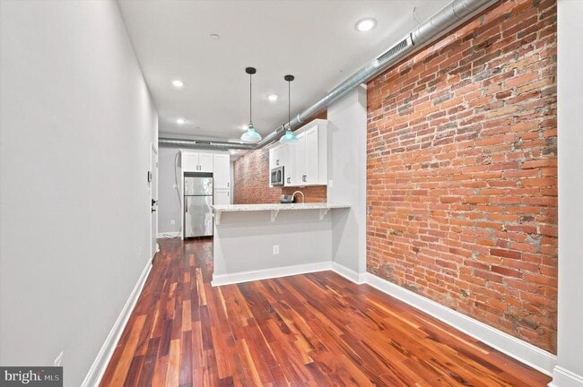 Building Photo - 3220 W Diamond St