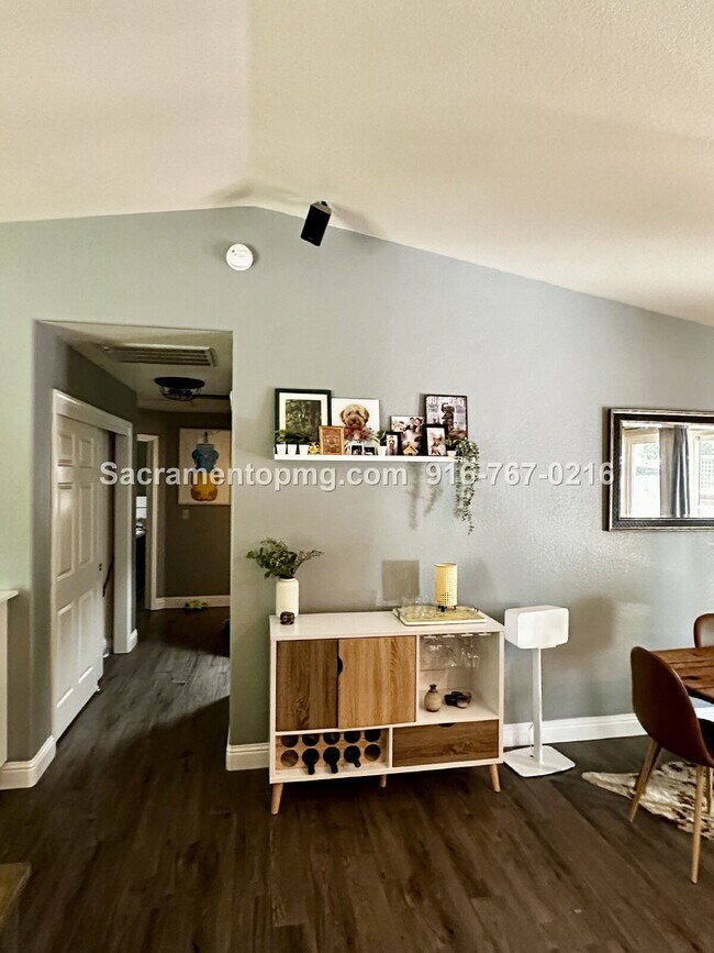 Building Photo - 1283 Live Oak Ln
