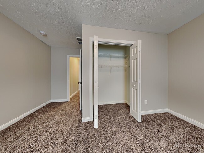 Building Photo - 4609 Clairmont Dr
