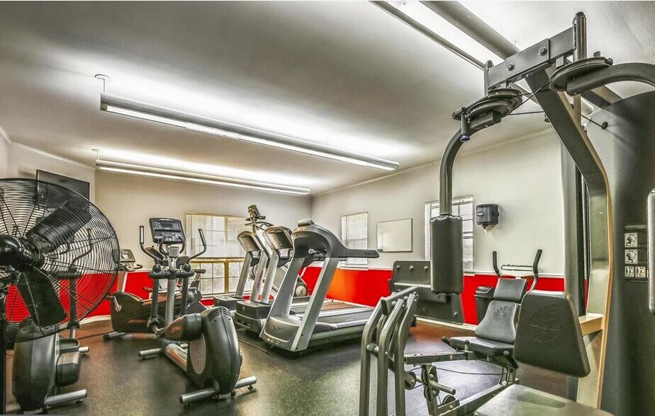 Building Photo - 3922 Penderview Dr