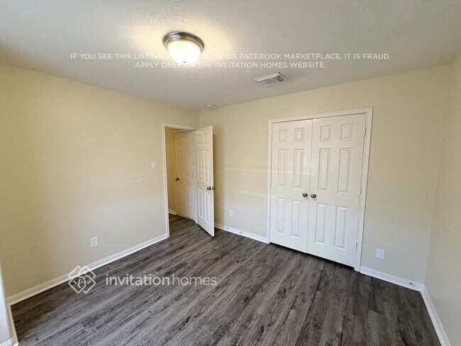 Building Photo - 4030 Falvel Shadow Creek Dr