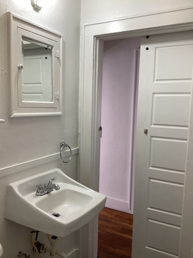 Building Photo - Newly Renovated 3 Bed Home! Located in Portales !