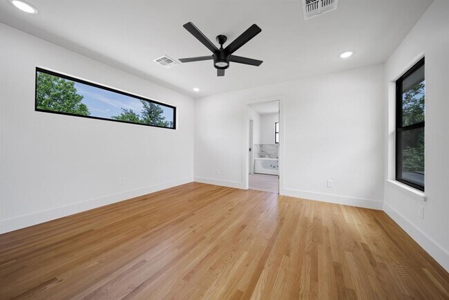 Building Photo - 1719 Aggie Ln