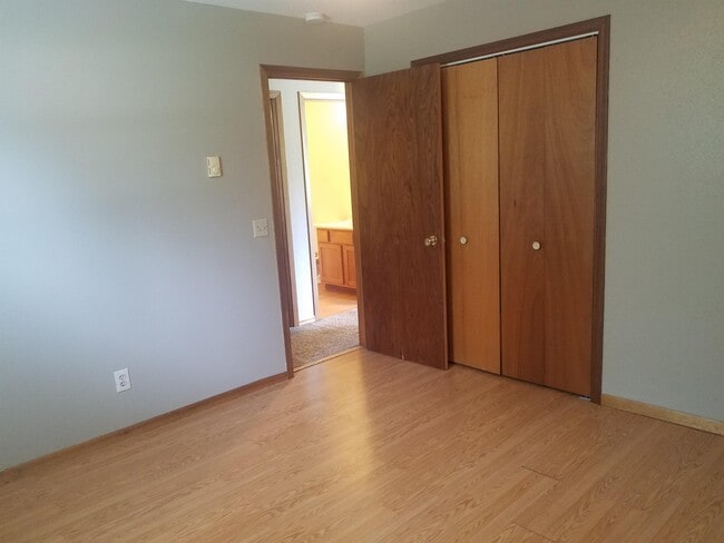 Building Photo - 75 Willow St SE