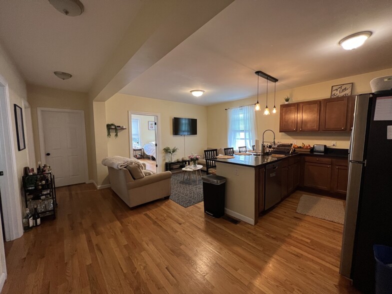 Primary Photo - 34 Gorham St