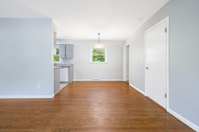 Building Photo - 3-Bedroom West Asheville Ranch with Bonus ...
