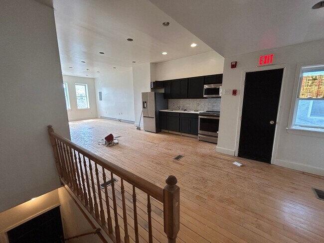 Building Photo - 2823 W Girard Ave