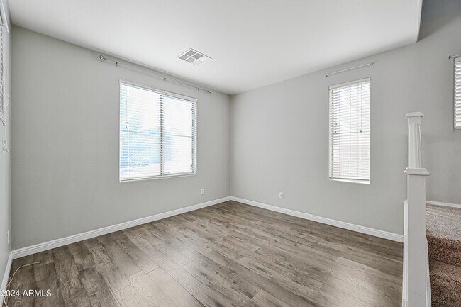 Building Photo - 3342 E Oakland St