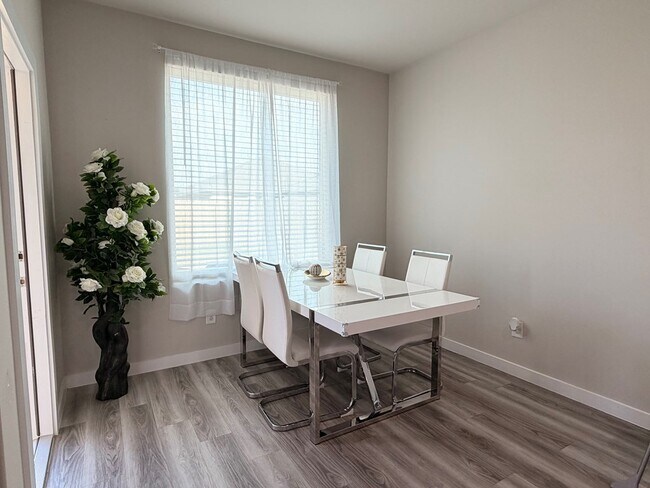 Building Photo - 6400 Bluebell Dr